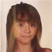 Profesora de primaria y secundaria imparte clases a todos los que lo necesiten